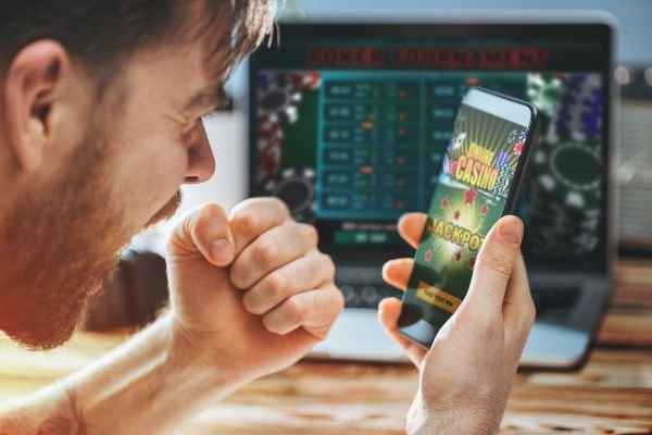 Tampilan antarmuka halaman penarikan dana covid19 di perangkat mobile pengguna